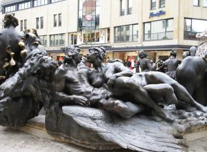 «Прекрасный фонтан» на центральной площади Нюрнберга